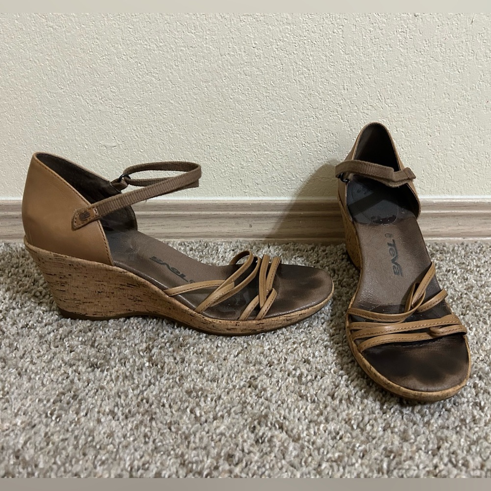 Teva Riviera Womens Size 8.5 Tan Brown Leather Strappy Wedge Ankle Strap Sandals